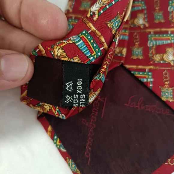 Ferragamo luxury men's silk tiger tie